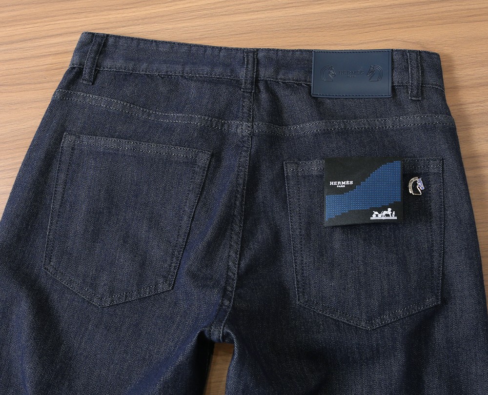 🌾HERMES 2026春夏复古做旧水洗 男士直筒牛仔裤，喜欢牛仔裤推荐 很纯正复古血统，洗水猫须的 尺