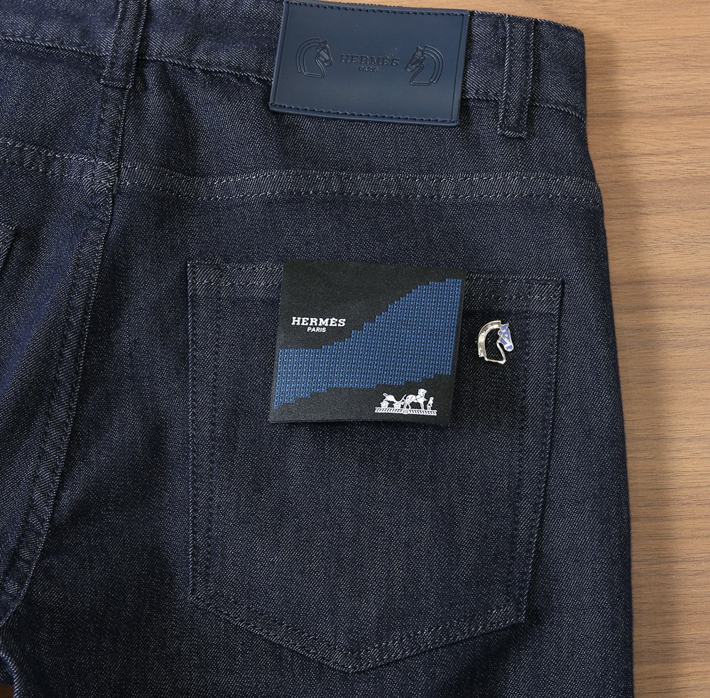 🌾HERMES 2026春夏复古做旧水洗 男士直筒牛仔裤，喜欢牛仔裤推荐 很纯正复古血统，洗水猫须的 尺