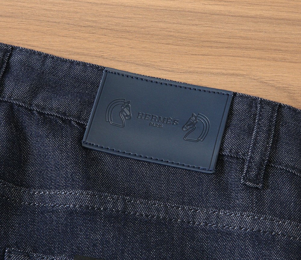 🌾HERMES 2026春夏复古做旧水洗 男士直筒牛仔裤，喜欢牛仔裤推荐 很纯正复古血统，洗水猫须的 尺