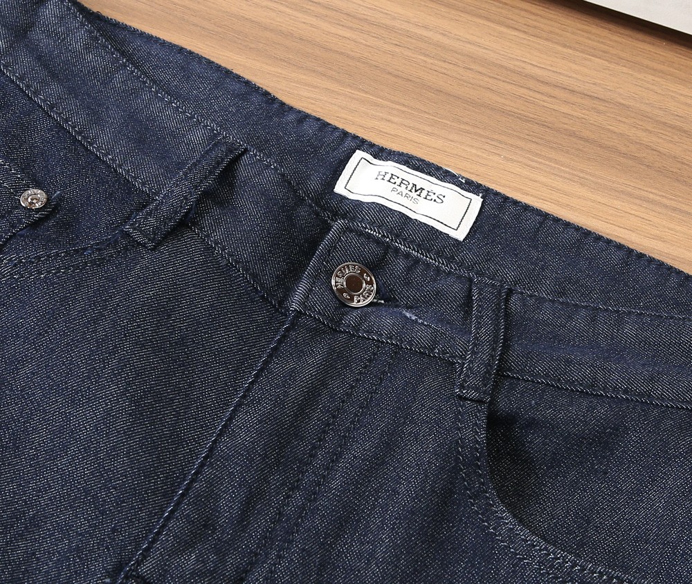 🌾HERMES 2026春夏复古做旧水洗 男士直筒牛仔裤，喜欢牛仔裤推荐 很纯正复古血统，洗水猫须的 尺