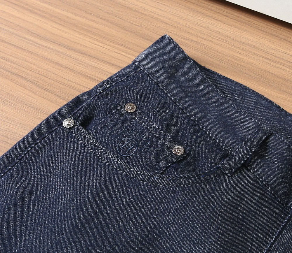 🌾HERMES 2026春夏复古做旧水洗 男士直筒牛仔裤，喜欢牛仔裤推荐 很纯正复古血统，洗水猫须的 尺