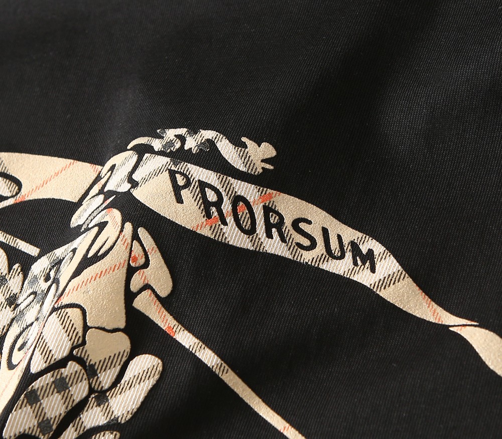 🌾巴宝莉2026春夏新款首发专柜最新款短袖圆领T恤 高端订制 设计前卫时尚！品牌logo重工艺设计 高端