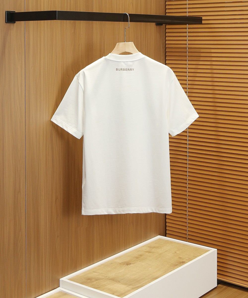 🌾巴宝莉2026春夏新款首发专柜最新款短袖圆领T恤 高端订制 设计前卫时尚！品牌logo重工艺设计 高端