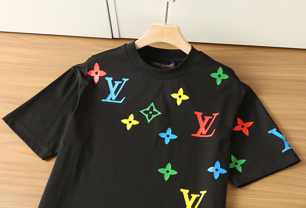 🌾LV 2026春夏新款首发专柜最新款短袖圆领T恤 高端订制 设计前卫时尚！品牌logo重工艺设计 高端