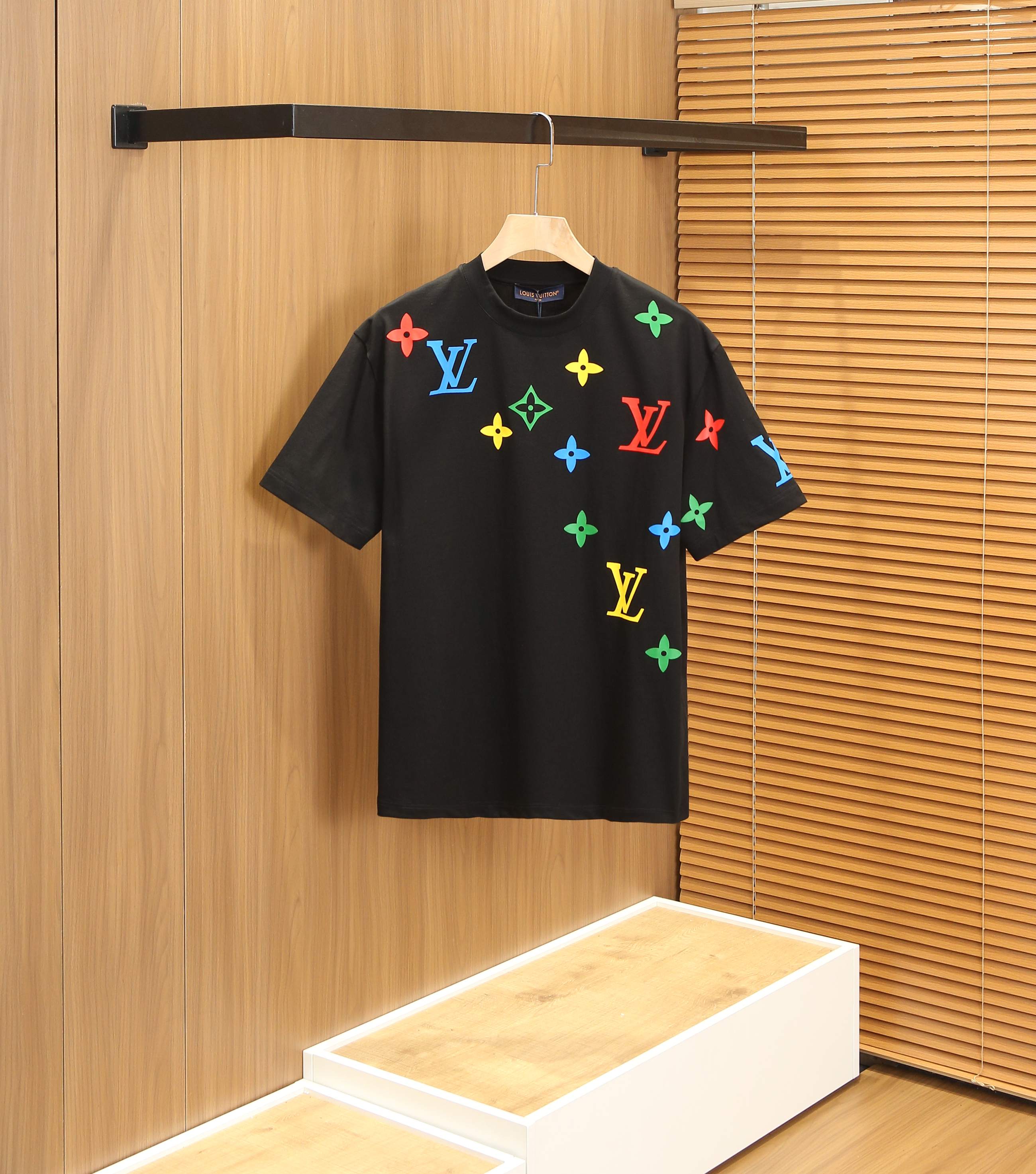 🌾LV 2026春夏新款首发专柜最新款短袖圆领T恤 高端订制 设计前卫时尚！品牌logo重工艺设计 高端