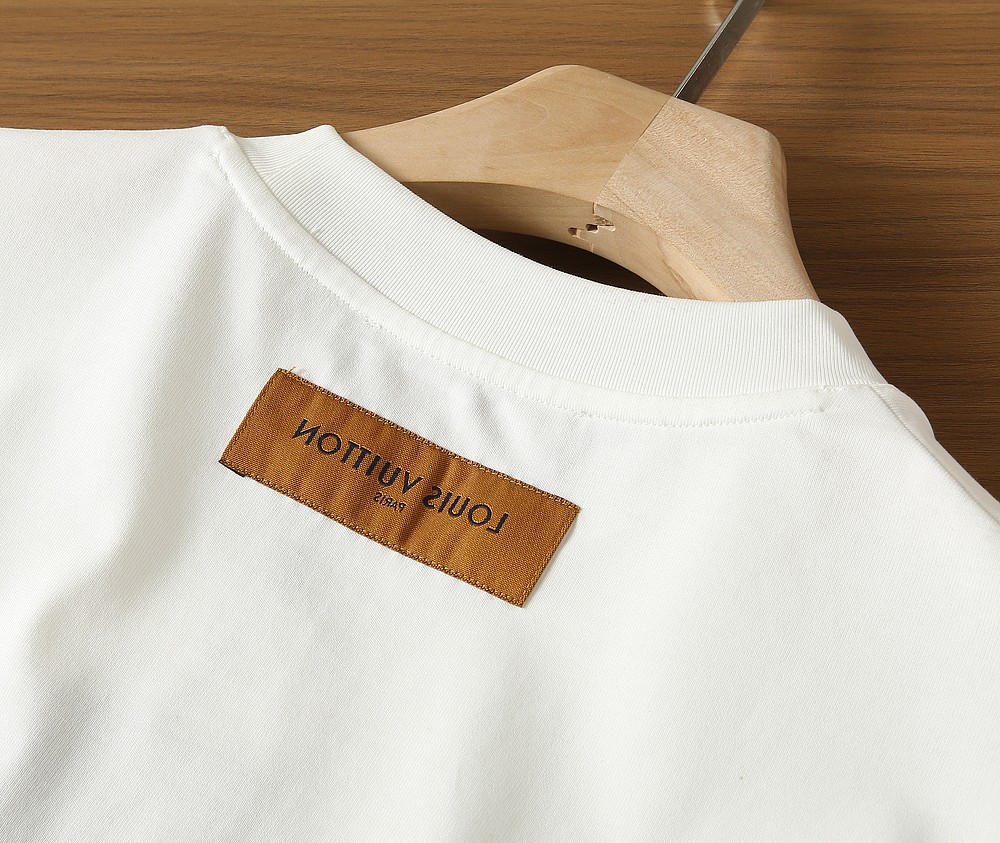 🌾LV 2026春夏新款首发专柜最新款短袖圆领T恤 高端订制 设计前卫时尚！品牌logo重工艺设计 高端