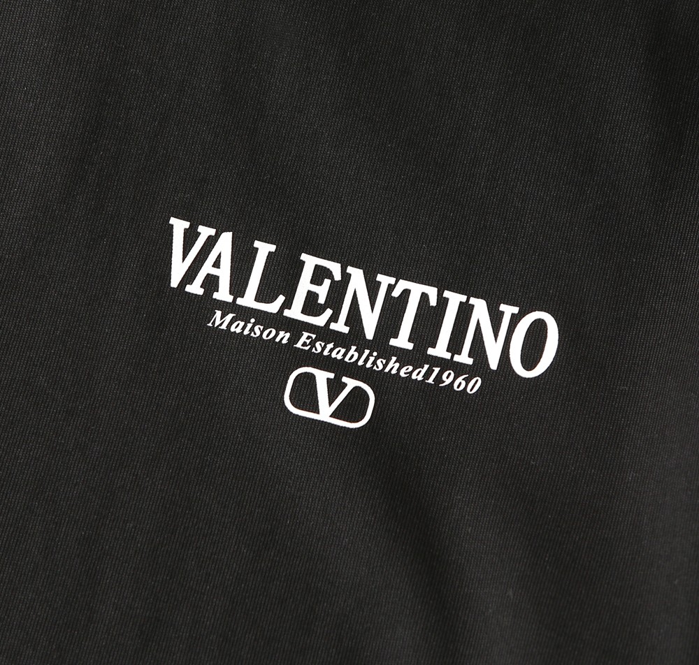 🌾华伦天奴2026春夏新款首发专柜最新款短袖圆领T恤 高端订制 设计前卫时尚！品牌logo重工艺设计 高