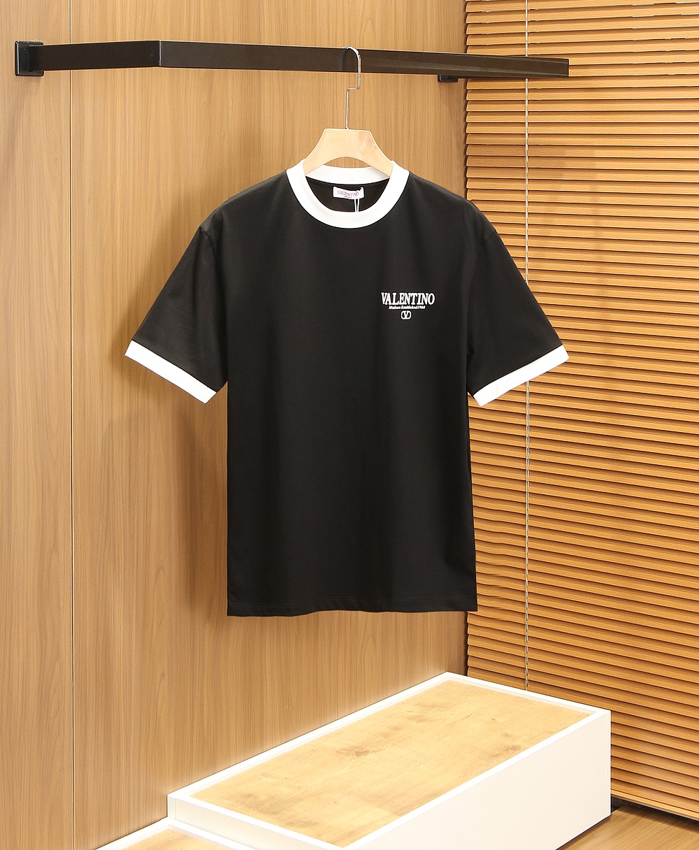 🌾华伦天奴2026春夏新款首发专柜最新款短袖圆领T恤 高端订制 设计前卫时尚！品牌logo重工艺设计 高