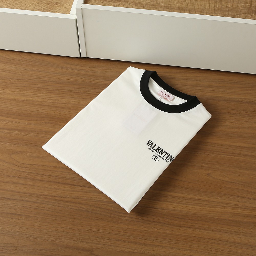 🌾华伦天奴2026春夏新款首发专柜最新款短袖圆领T恤 高端订制 设计前卫时尚！品牌logo重工艺设计 高