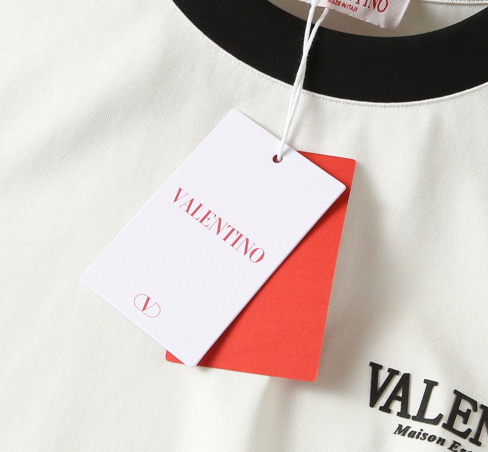 🌾华伦天奴2026春夏新款首发专柜最新款短袖圆领T恤 高端订制 设计前卫时尚！品牌logo重工艺设计 高