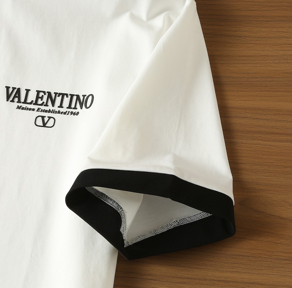 🌾华伦天奴2026春夏新款首发专柜最新款短袖圆领T恤 高端订制 设计前卫时尚！品牌logo重工艺设计 高