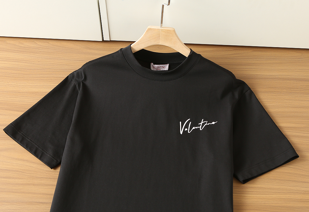 🌾华伦天奴2026春夏新款首发专柜最新款短袖圆领T恤 高端订制 设计前卫时尚！品牌logo重工艺设计 高