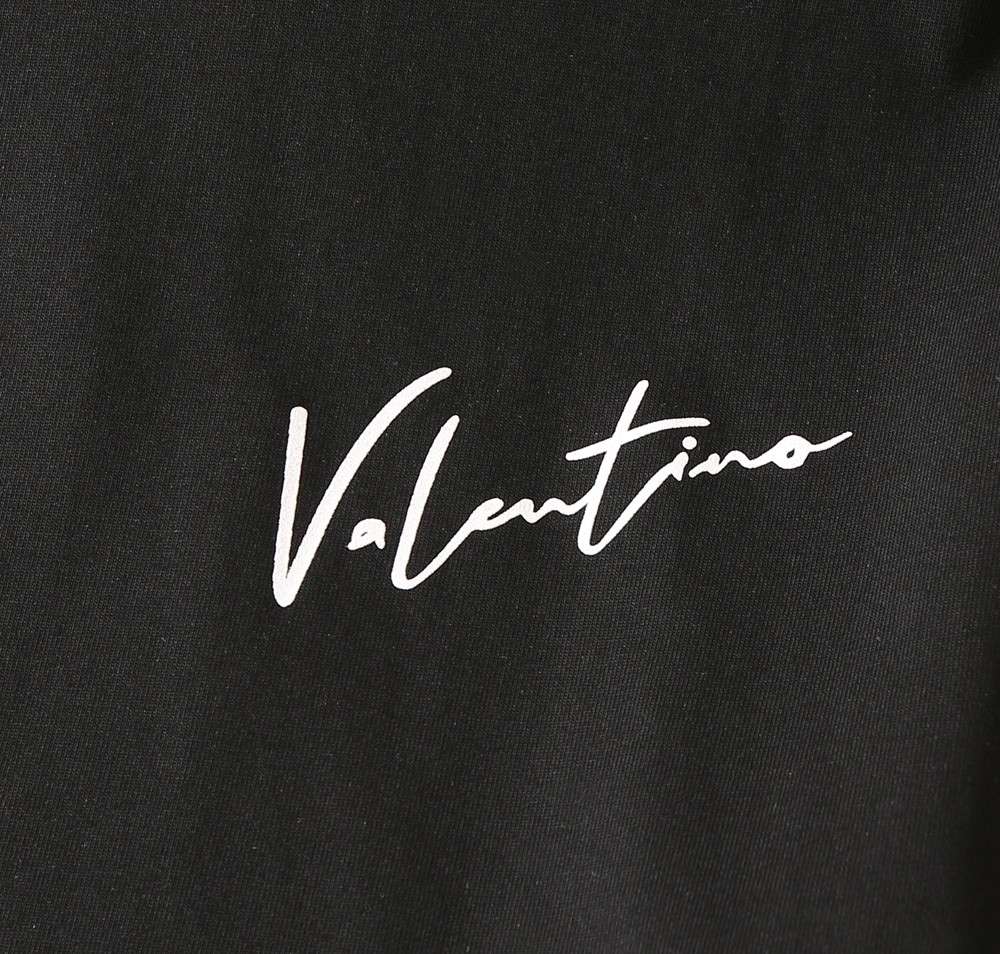 🌾华伦天奴2026春夏新款首发专柜最新款短袖圆领T恤 高端订制 设计前卫时尚！品牌logo重工艺设计 高