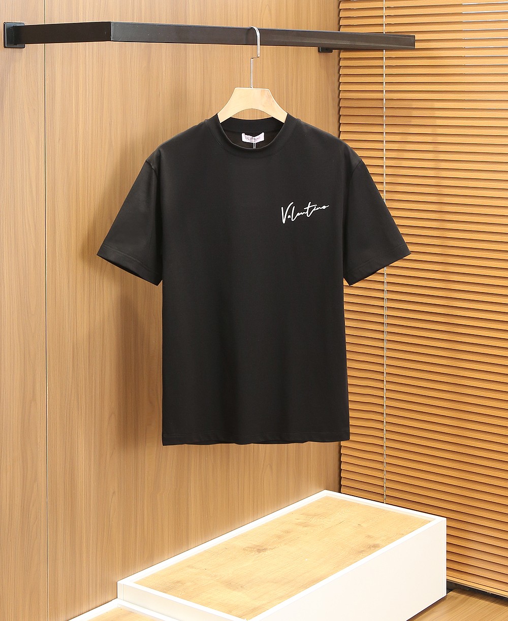 🌾华伦天奴2026春夏新款首发专柜最新款短袖圆领T恤 高端订制 设计前卫时尚！品牌logo重工艺设计 高