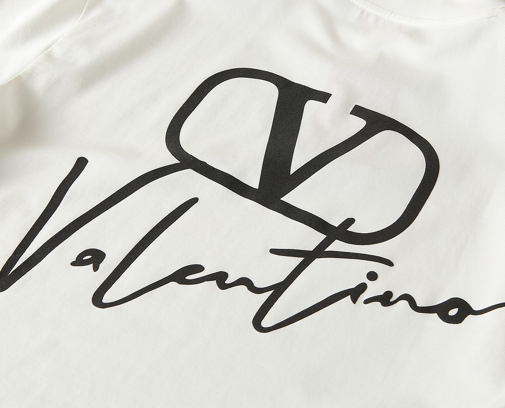 🌾华伦天奴2026春夏新款首发专柜最新款短袖圆领T恤 高端订制 设计前卫时尚！品牌logo重工艺设计 高