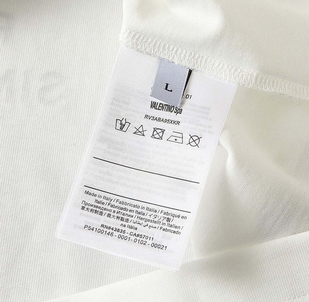 🌾华伦天奴2026春夏新款首发专柜最新款短袖圆领T恤 高端订制 设计前卫时尚！品牌logo重工艺设计 高