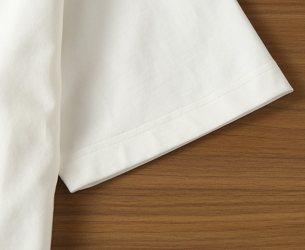 🌾华伦天奴2026春夏新款首发专柜最新款短袖圆领T恤 高端订制 设计前卫时尚！品牌logo重工艺设计 高