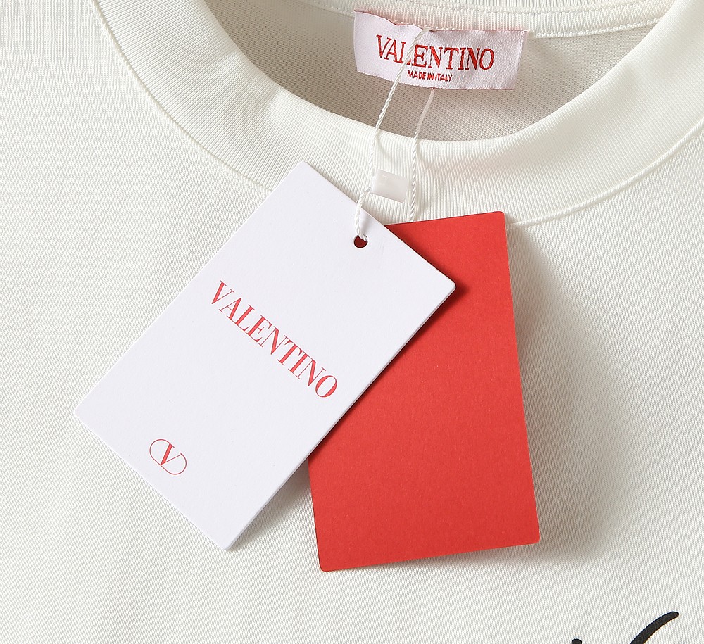 🌾华伦天奴2026春夏新款首发专柜最新款短袖圆领T恤 高端订制 设计前卫时尚！品牌logo重工艺设计 高