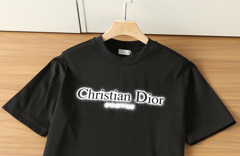 🌾迪奥2026春夏新款首发专柜最新款短袖圆领T恤 高端订制 设计前卫时尚！品牌logo重工艺设计 高端定