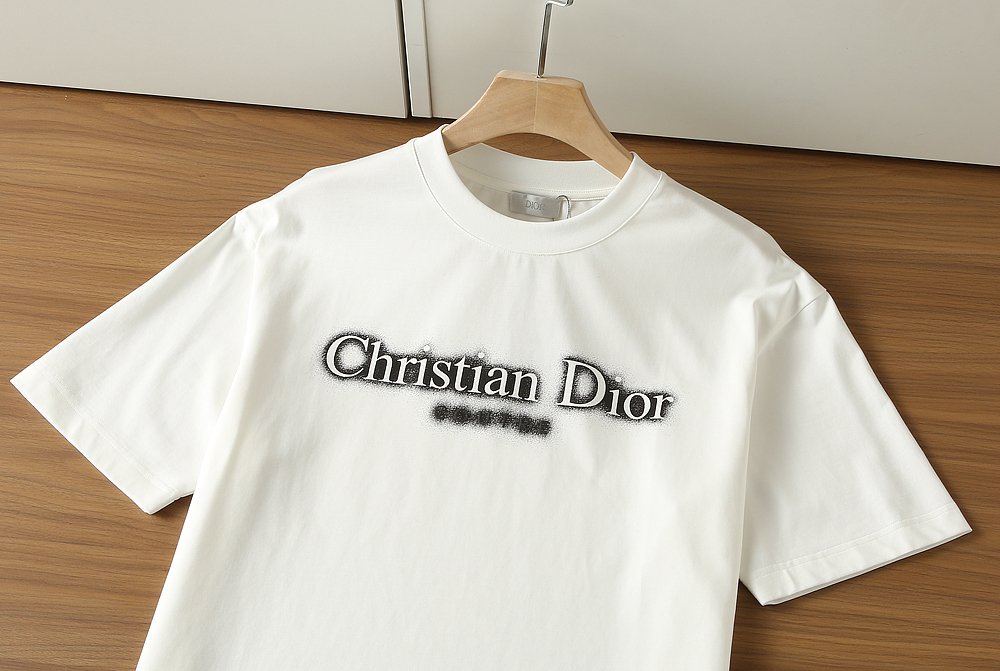 🌾迪奥2026春夏新款首发专柜最新款短袖圆领T恤 高端订制 设计前卫时尚！品牌logo重工艺设计 高端定