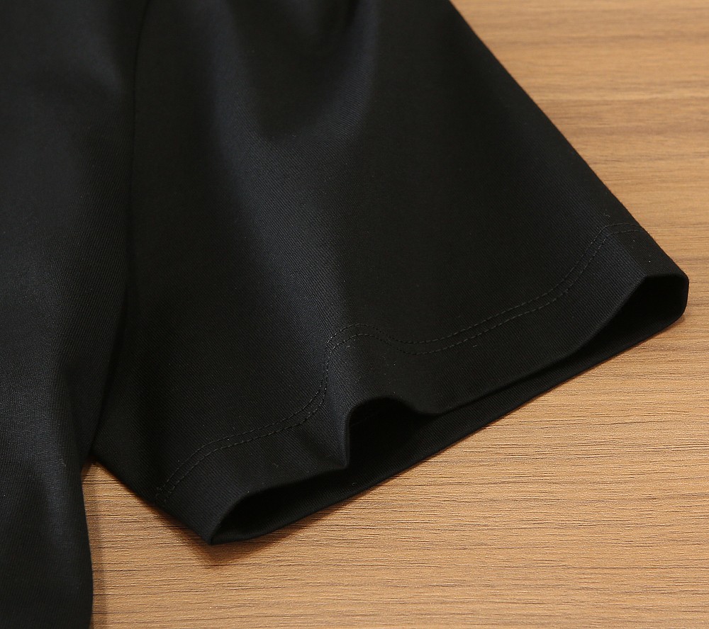 🌾爱*仕(He*mès) 2026春夏 最新主题刺绣圆领短袖T恤衫，新图型立体感贴起绣马头的设计 上身很