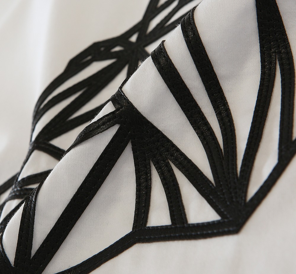 🌾爱*仕(He*mès) 2026春夏 最新主题刺绣圆领短袖T恤衫，新图型立体感贴起绣马头的设计 上身很