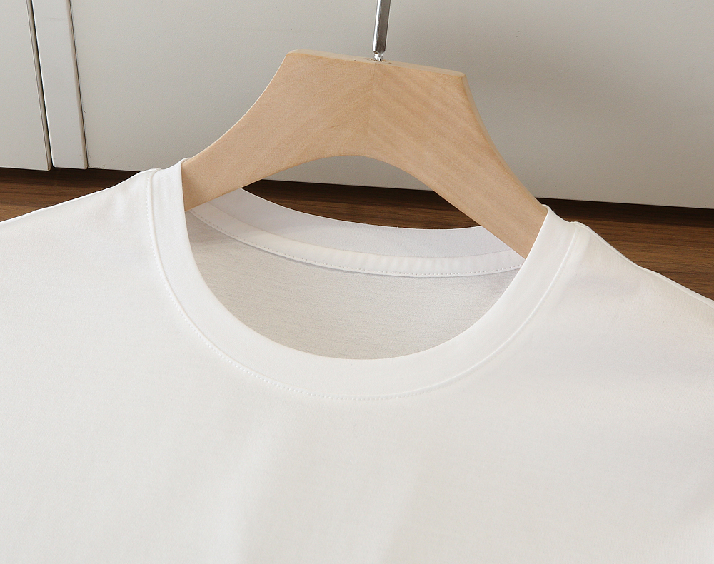 🌾爱*仕(He*mès) 2026春夏 最新主题刺绣圆领短袖T恤衫，新图型立体感贴起绣马头的设计 上身很