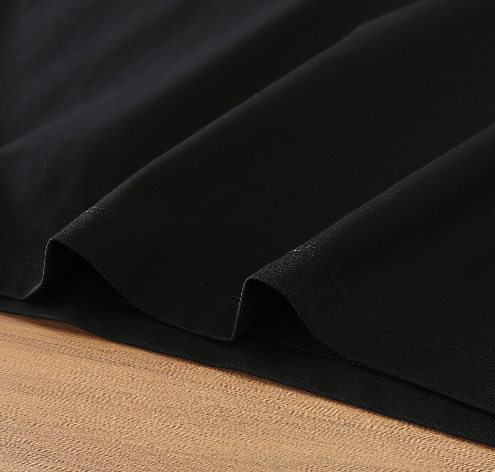 🌾范*哲Ver**ce 2026早春新款！柜在售 经典款.美杜莎刺绣男士圆领短袖T恤衫 .胸口标志刺绣带