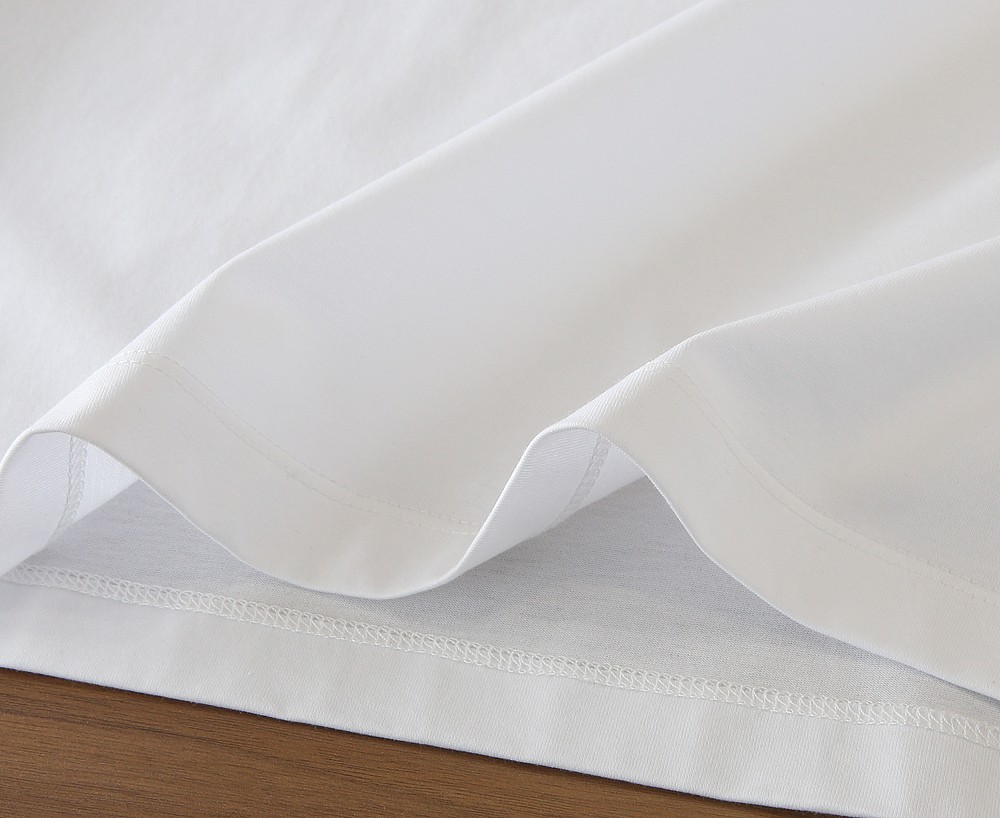 🌾范*哲Ver**ce 2026早春新款！柜在售 经典款.美杜莎刺绣男士圆领短袖T恤衫 .胸口标志刺绣带