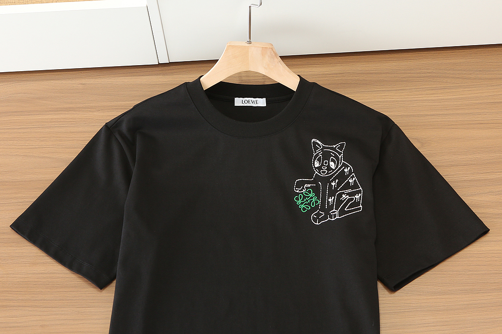 🌾罗*威L**WE 2026春夏 印花微阔圆领短袖T恤 他家的设计总能给人时尚的亮点 前胸精致的字母刺绣