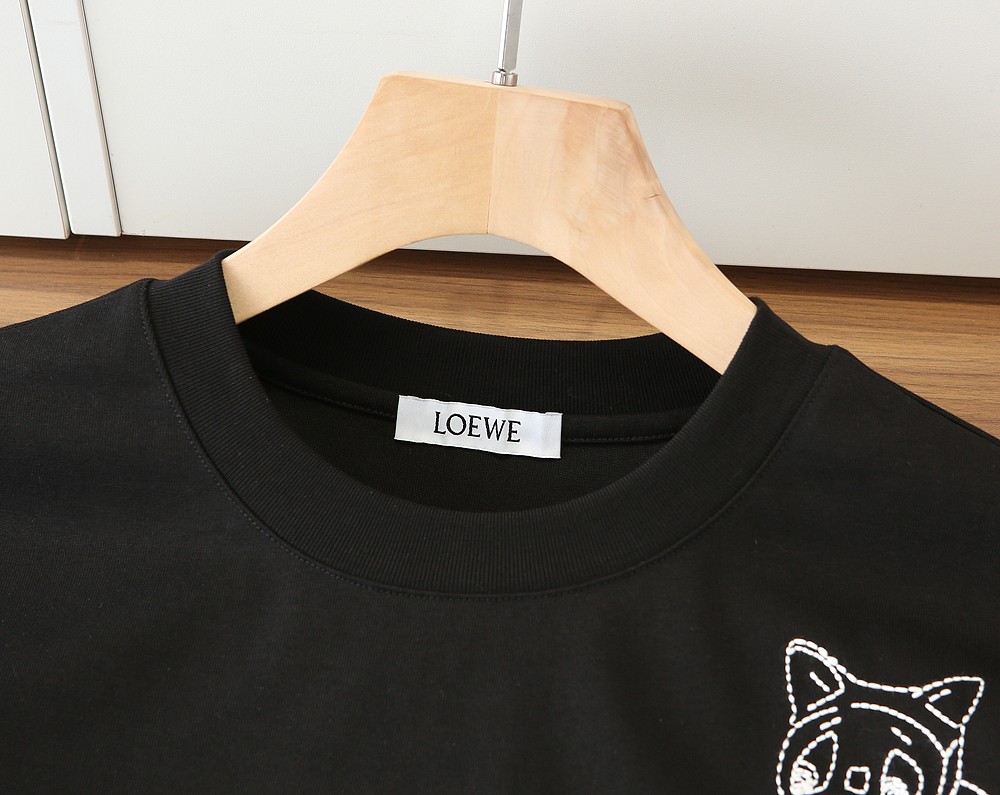 🌾罗*威L**WE 2026春夏 印花微阔圆领短袖T恤 他家的设计总能给人时尚的亮点 前胸精致的字母刺绣