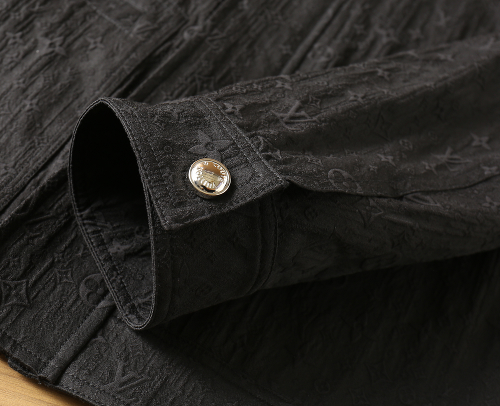 🌾2026SS早春新款LV春夏夹克最新设计款 秀场新品‼品相非常完美，三标齐全色泽饱满诱人，非常出彩的设