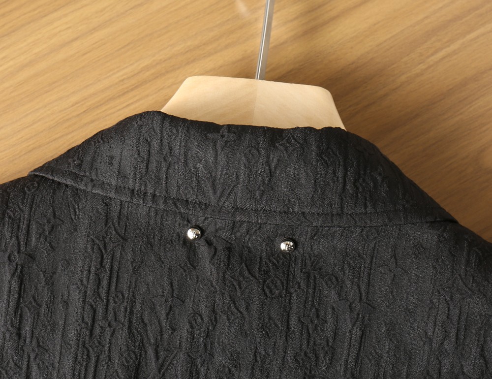 🌾2026SS早春新款LV春夏夹克最新设计款 秀场新品‼品相非常完美，三标齐全色泽饱满诱人，非常出彩的设