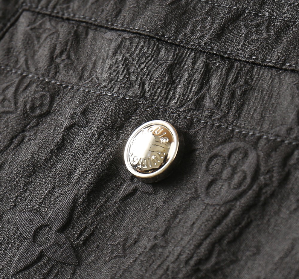 🌾2026SS早春新款LV春夏夹克最新设计款 秀场新品‼品相非常完美，三标齐全色泽饱满诱人，非常出彩的设