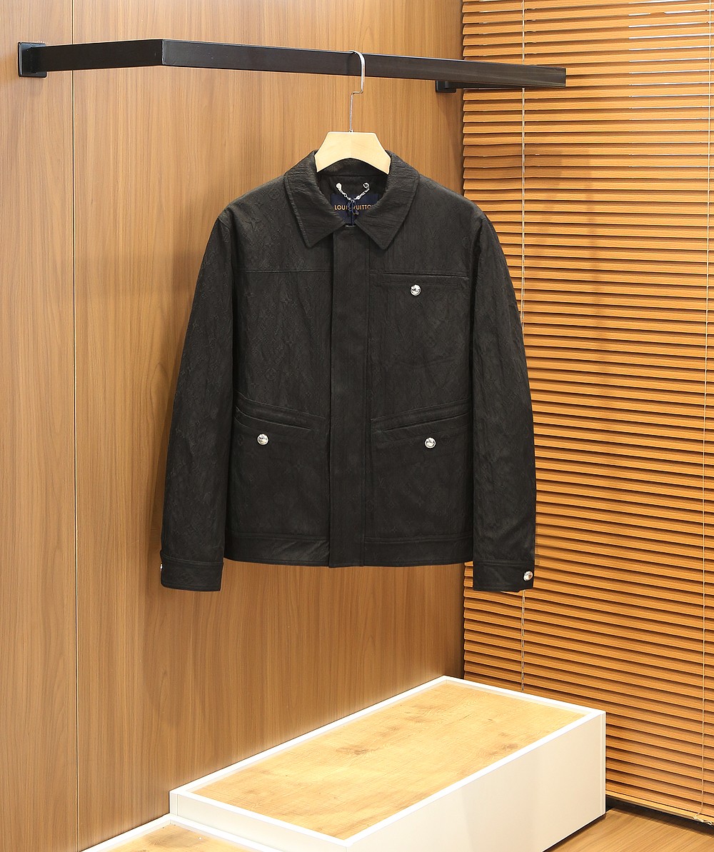 🌾2026SS早春新款LV春夏夹克最新设计款 秀场新品‼品相非常完美，三标齐全色泽饱满诱人，非常出彩的设