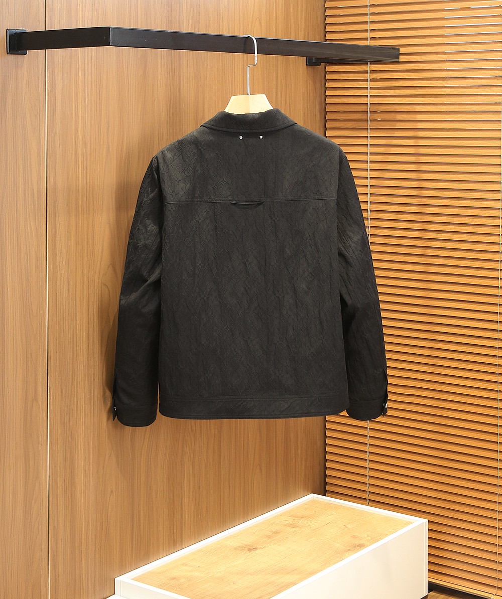 🌾2026SS早春新款LV春夏夹克最新设计款 秀场新品‼品相非常完美，三标齐全色泽饱满诱人，非常出彩的设