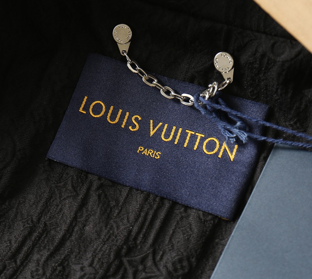 🌾LV翻领夹克尺寸表……J-3668