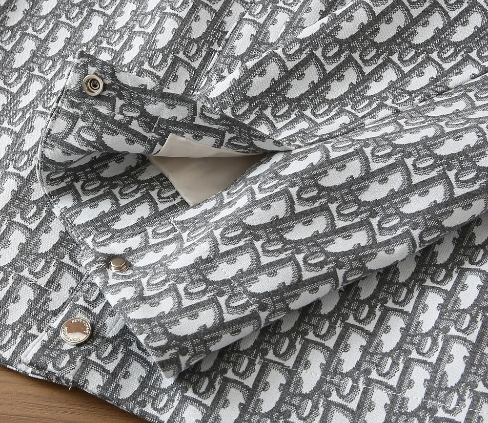 🌾Dior 2025ss早春新款发布，迪奥翻领夹克外套，字母提花面料搭配字母logo织带春季爆款外套，穿