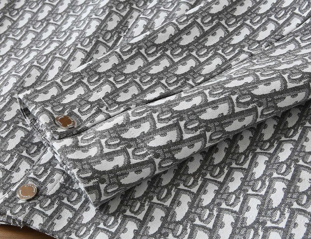 🌾Dior 2025ss早春新款发布，迪奥翻领夹克外套，字母提花面料搭配字母logo织带春季爆款外套，穿