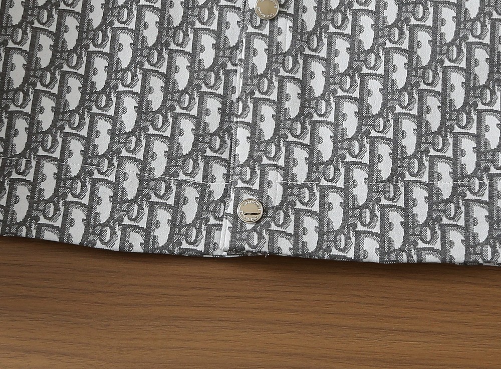 🌾Dior 2025ss早春新款发布，迪奥翻领夹克外套，字母提花面料搭配字母logo织带春季爆款外套，穿