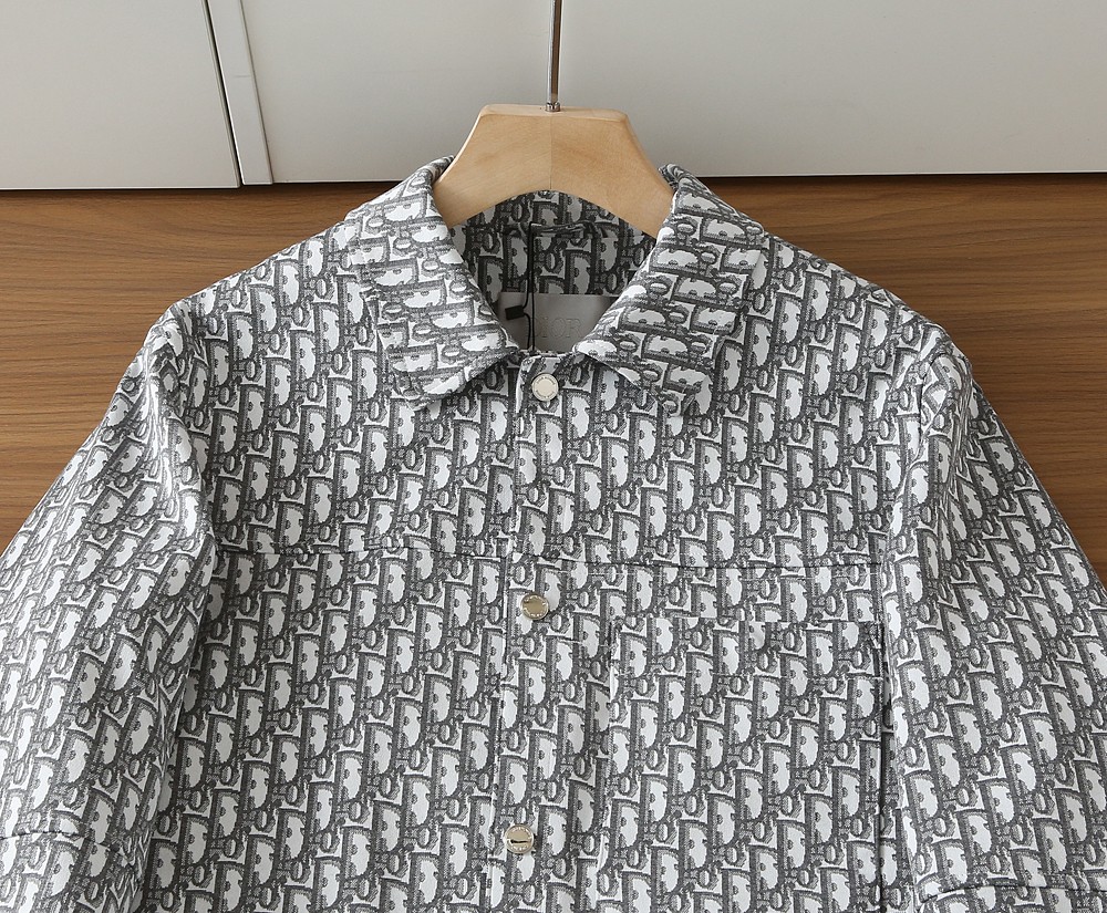 🌾Dior 2025ss早春新款发布，迪奥翻领夹克外套，字母提花面料搭配字母logo织带春季爆款外套，穿