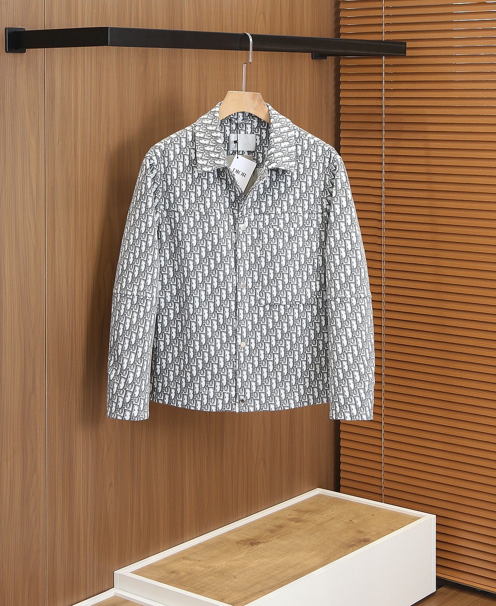 🌾Dior 2025ss早春新款发布，迪奥翻领夹克外套，字母提花面料搭配字母logo织带春季爆款外套，穿