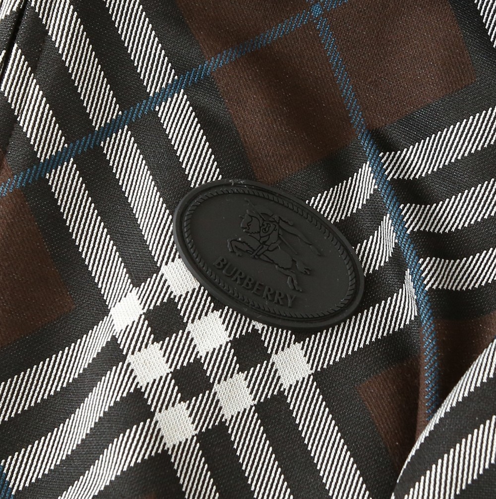 🌾巴宝莉 2026ss早春新款发布❤️巴宝莉棒球领夹克外套，字母提花面料搭配字母logo春季爆款外套，穿