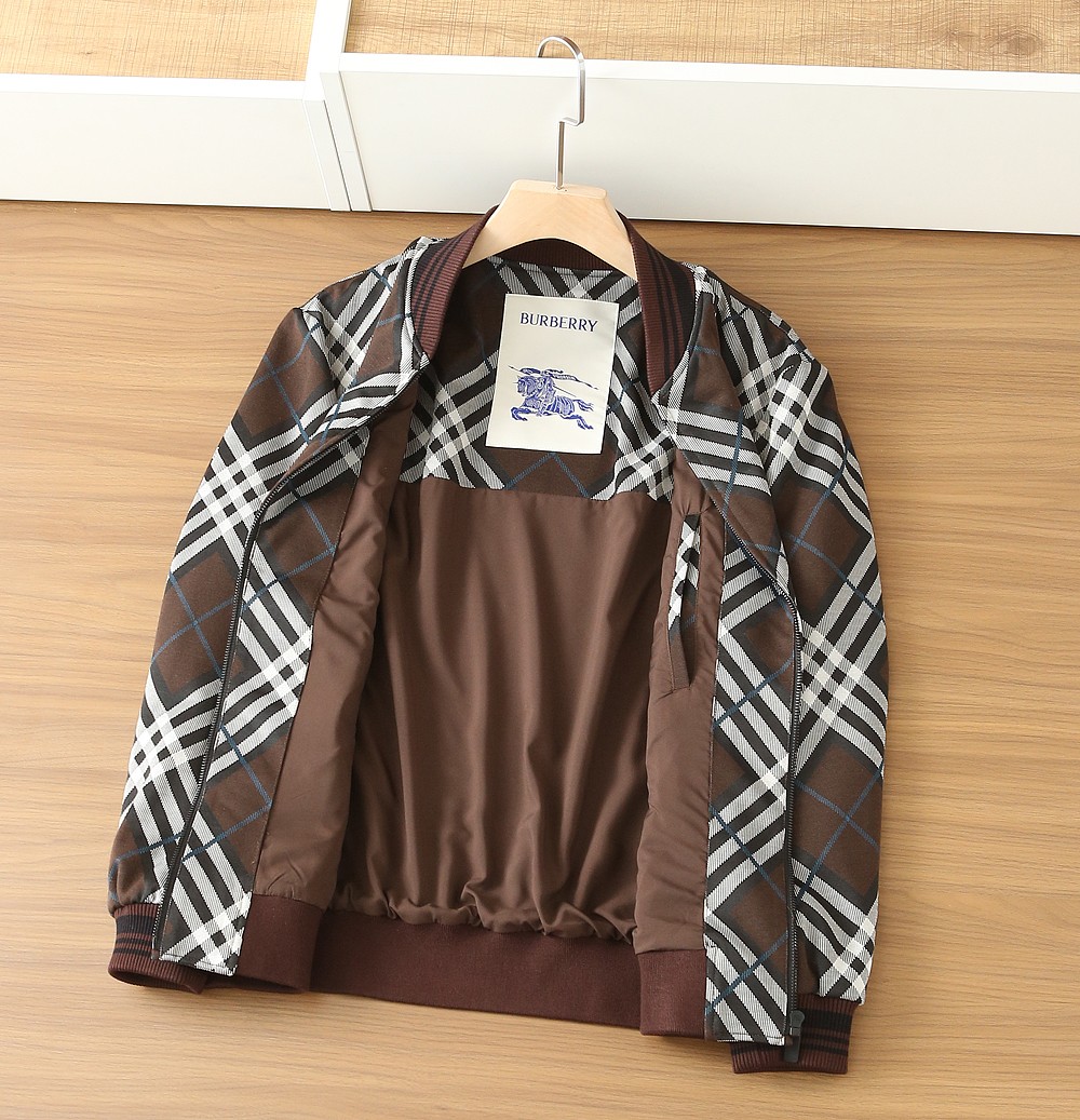 🌾巴宝莉 2026ss早春新款发布❤️巴宝莉棒球领夹克外套，字母提花面料搭配字母logo春季爆款外套，穿