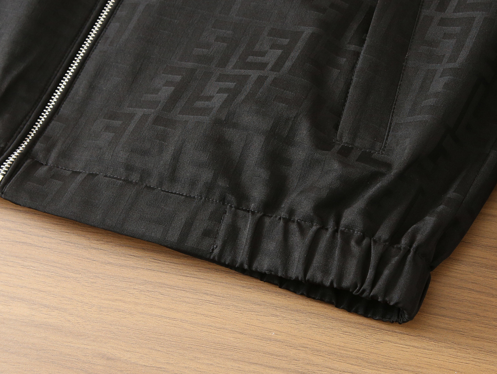 🌾芬迪2026ss早春新款发布 连帽夹克外套，字母提花面料搭配字母logo织带春季爆款外套，穿上就是舒适