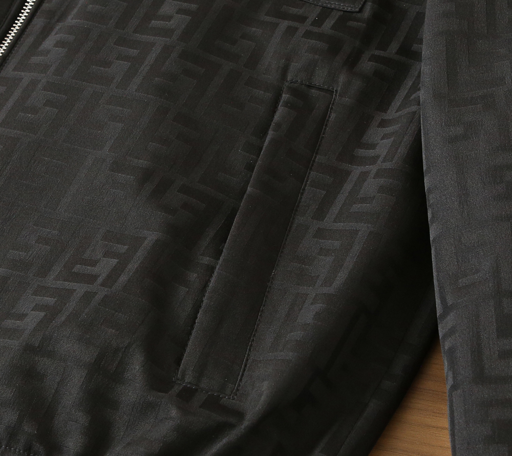 🌾芬迪2026ss早春新款发布 连帽夹克外套，字母提花面料搭配字母logo织带春季爆款外套，穿上就是舒适