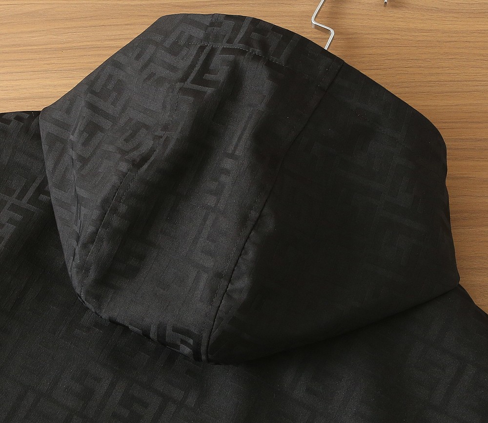 🌾芬迪2026ss早春新款发布 连帽夹克外套，字母提花面料搭配字母logo织带春季爆款外套，穿上就是舒适