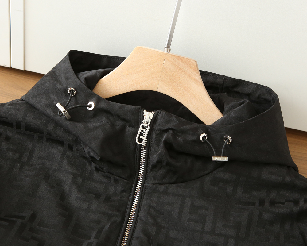 🌾芬迪2026ss早春新款发布 连帽夹克外套，字母提花面料搭配字母logo织带春季爆款外套，穿上就是舒适