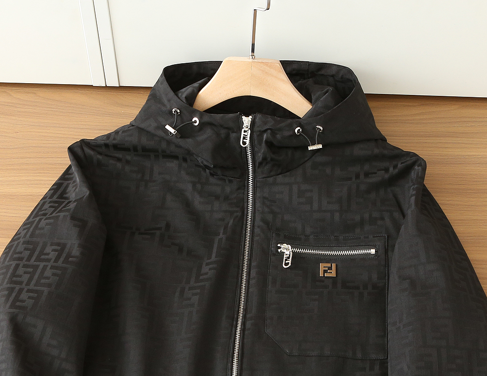 🌾芬迪2026ss早春新款发布 连帽夹克外套，字母提花面料搭配字母logo织带春季爆款外套，穿上就是舒适