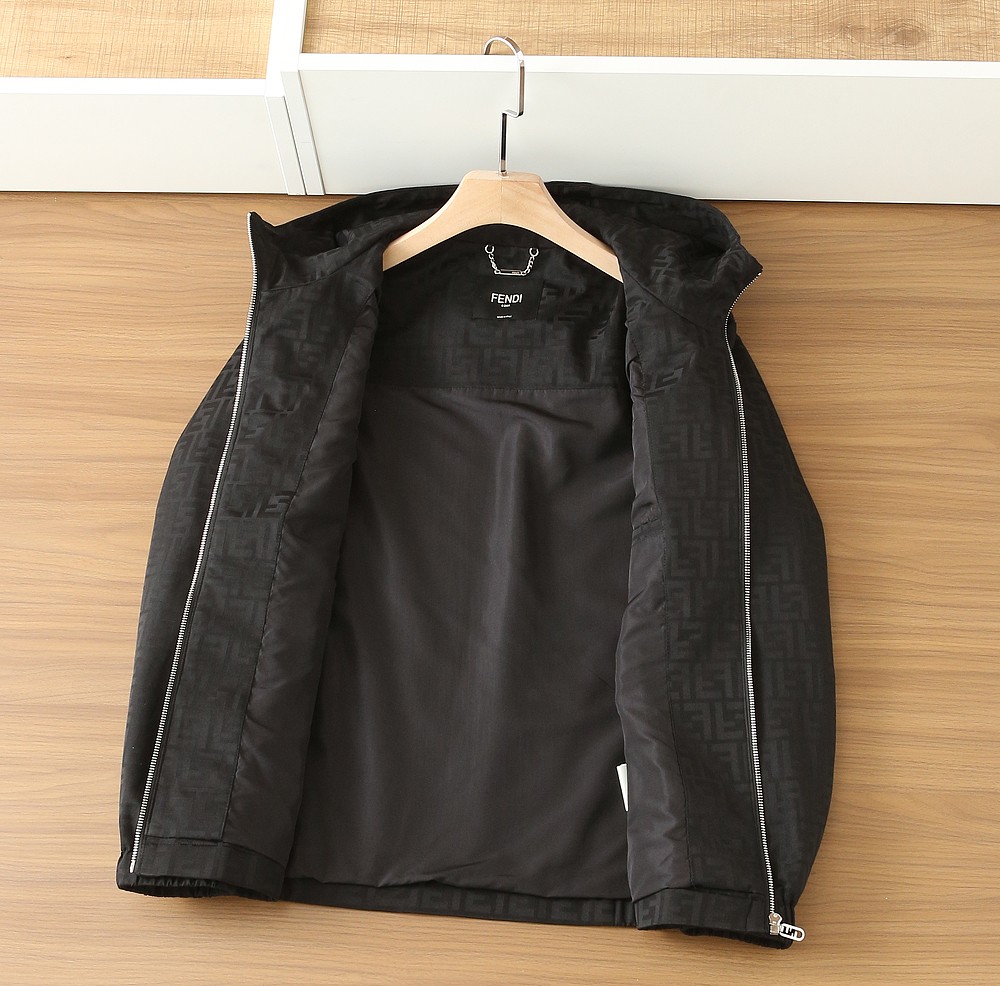 🌾芬迪2026ss早春新款发布 连帽夹克外套，字母提花面料搭配字母logo织带春季爆款外套，穿上就是舒适
